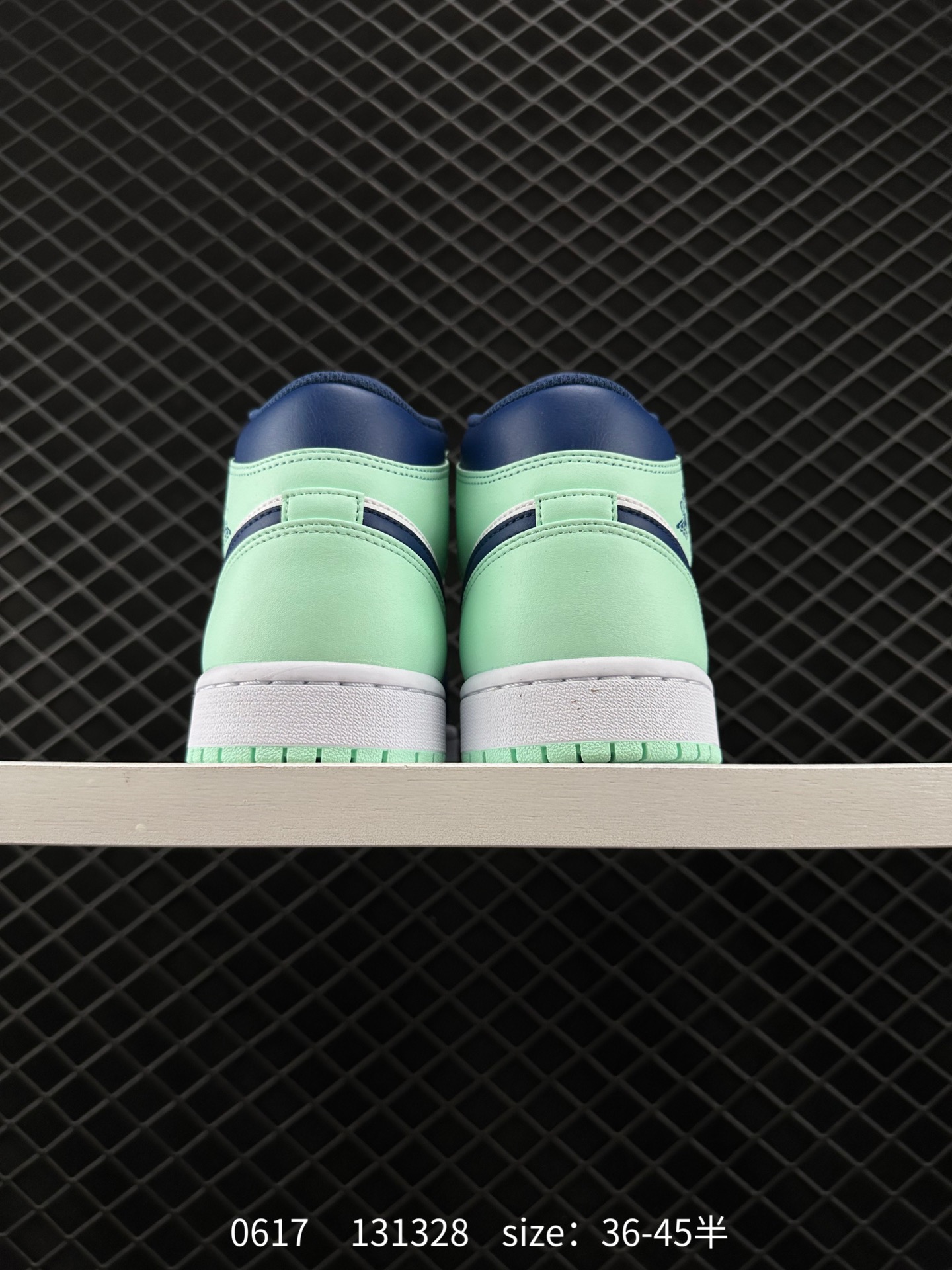 NIKE Air Jordan 1 Retro Mid